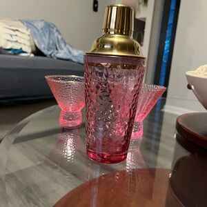 Pink Textured Glass Cocktail Shaker with Gold Lid and 2 martini glasses.